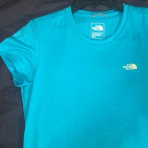 🔵 2/$10 3/$13 5/$20 🔵 North Face women’s t-shirt
